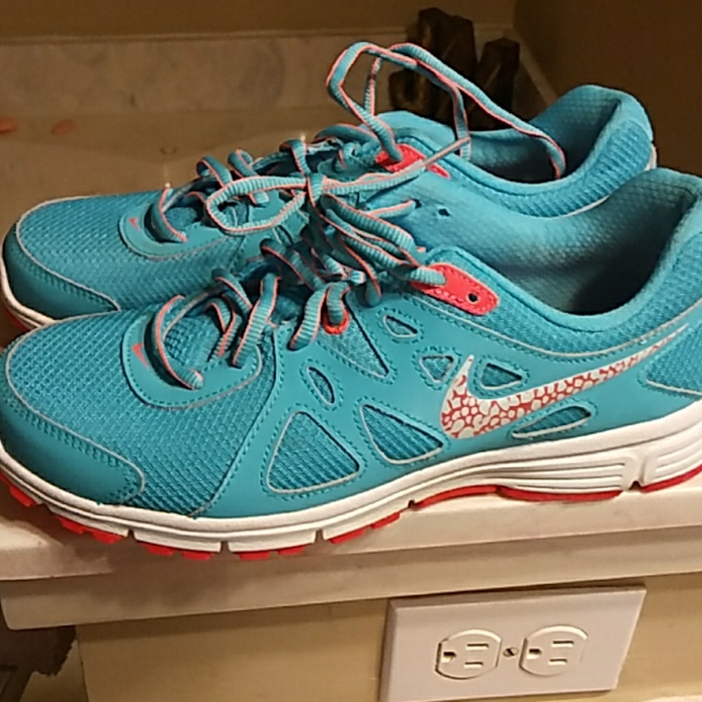 Tennis Shoe